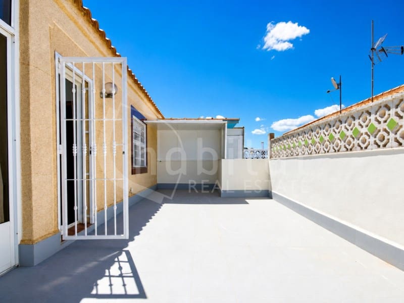 3 bedroom Semi-detached Villa for rent in Torrevieja with pool garage - € 1,100 (Ref: 9839202)