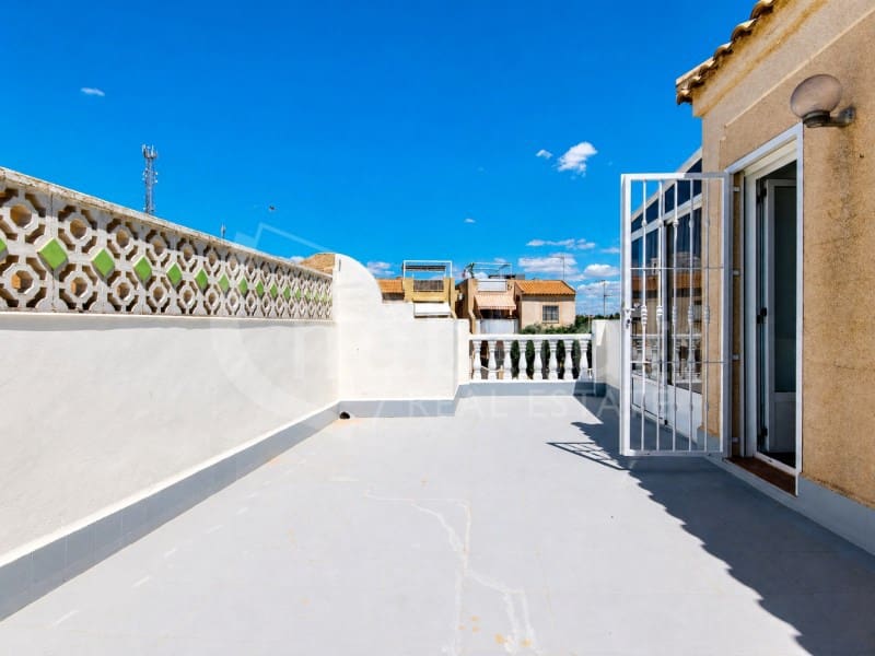 3 bedroom Semi-detached Villa for rent in Torrevieja with pool garage - € 1,100 (Ref: 9839202)