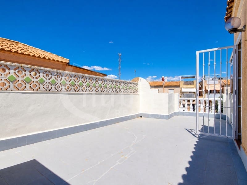 3 bedroom Semi-detached Villa for rent in Torrevieja with pool garage - € 1,100 (Ref: 9839202)