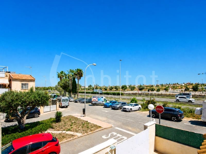3 bedroom Semi-detached Villa for rent in Torrevieja with pool garage - € 1,100 (Ref: 9839202)