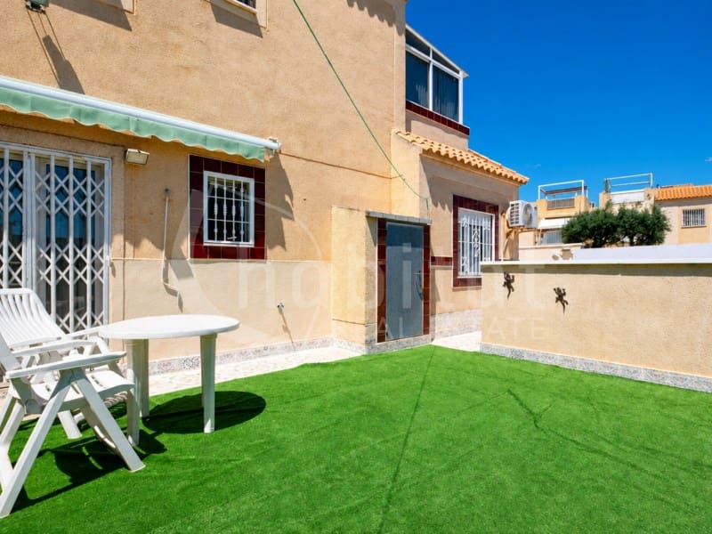 3 bedroom Semi-detached Villa for rent in Torrevieja with pool garage - € 1,100 (Ref: 9839202)