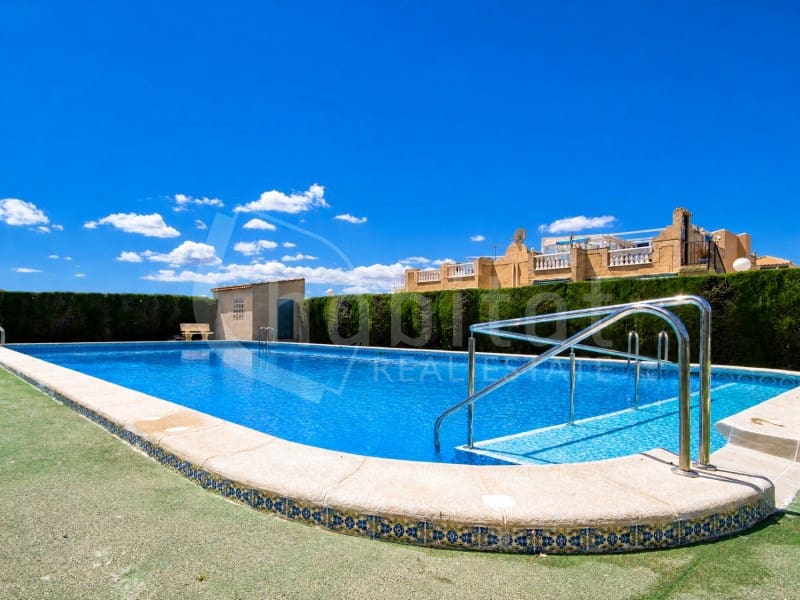 3 bedroom Semi-detached Villa for rent in Torrevieja with pool garage - € 1,100 (Ref: 9839202)