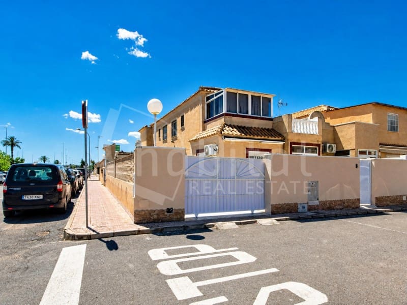 3 bedroom Semi-detached Villa for rent in Torrevieja with pool garage - € 1,100 (Ref: 9839202)