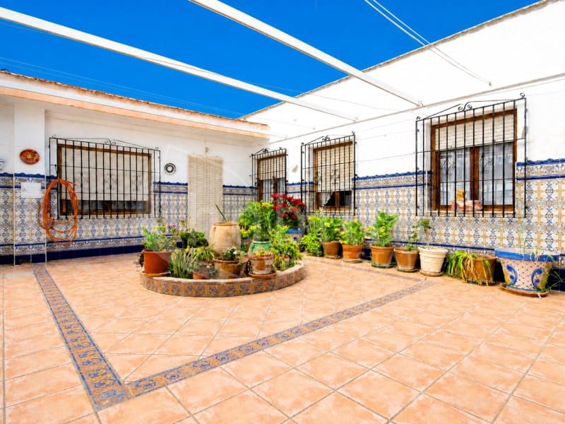 4 bedroom Townhouse for sale in Los Montesinos with garage - € 235,000 (Ref: 9842756)