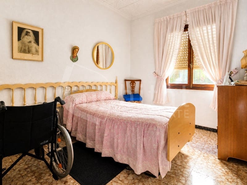 4 bedroom Townhouse for sale in Los Montesinos with garage - € 235,000 (Ref: 9842756)