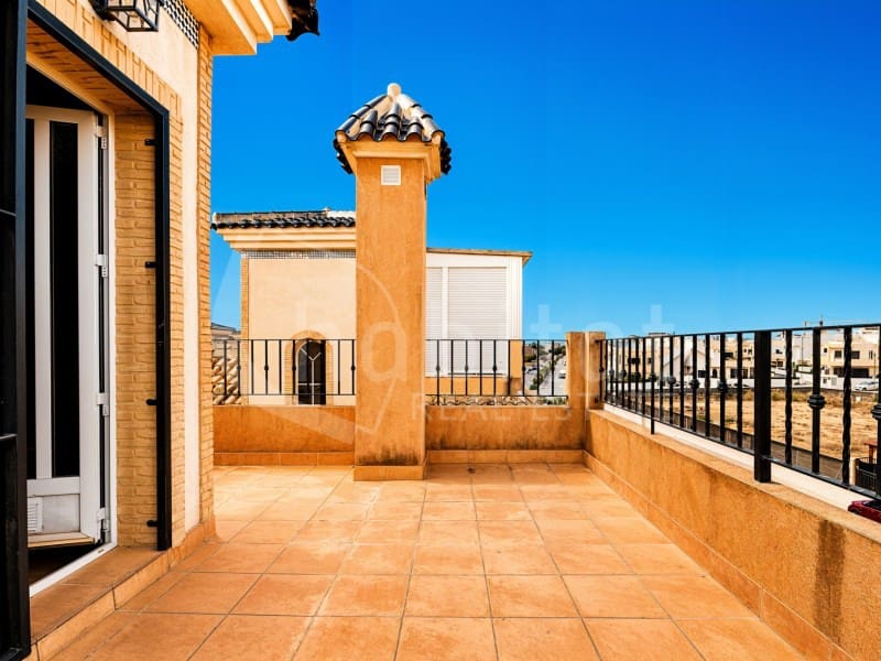 3 bedroom Villa for sale in Los Montesinos with pool garage - € 195,000 (Ref: 9966314)