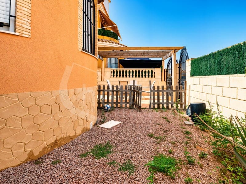 3 bedroom Villa for sale in Los Montesinos with pool garage - € 195,000 (Ref: 9966314)