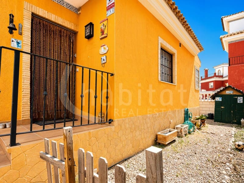 3 bedroom Villa for sale in Los Montesinos with pool garage - € 195,000 (Ref: 9966314)