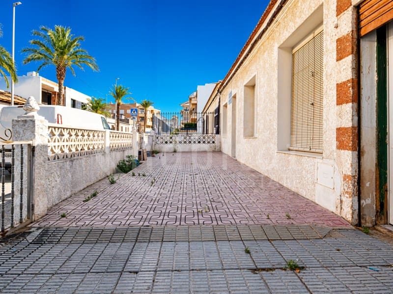 3 slaapkamer Huis te koop in Los Montesinos met garage - € 209.900 (Ref: 9974990)
