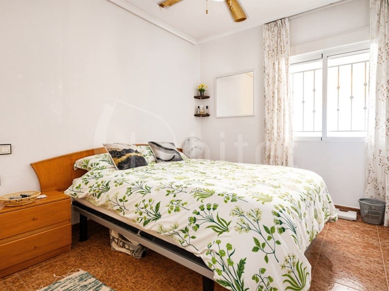 2 soverom Leilighet til salgs i Los Montesinos med svømmebasseng - € 130 000 (Ref: 9976908)
