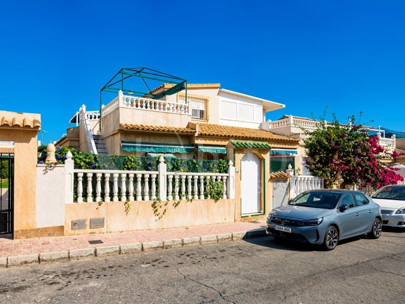 Casa de 3 habitaciones en Torrevieja en venta con piscina - 147.000 € (Ref: 9978478)