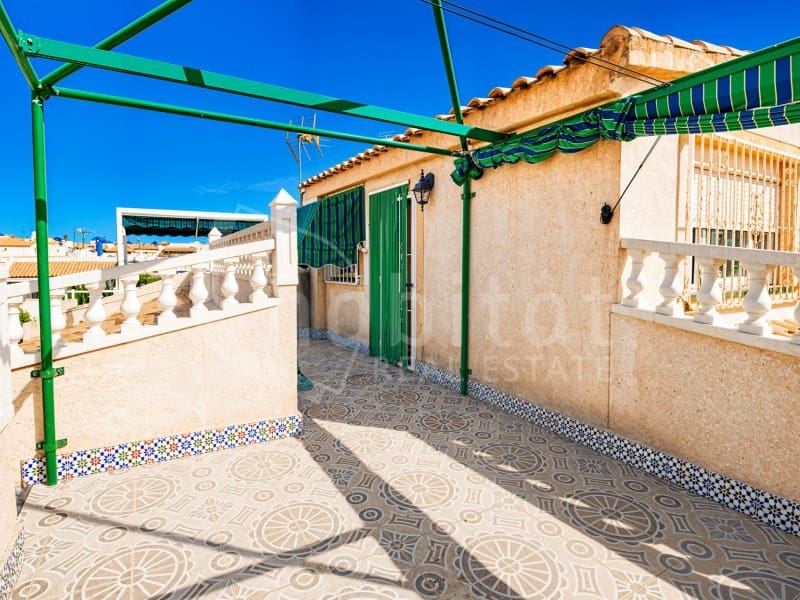 Casa de 3 habitaciones en Torrevieja en venta con piscina - 147.000 € (Ref: 9978478)