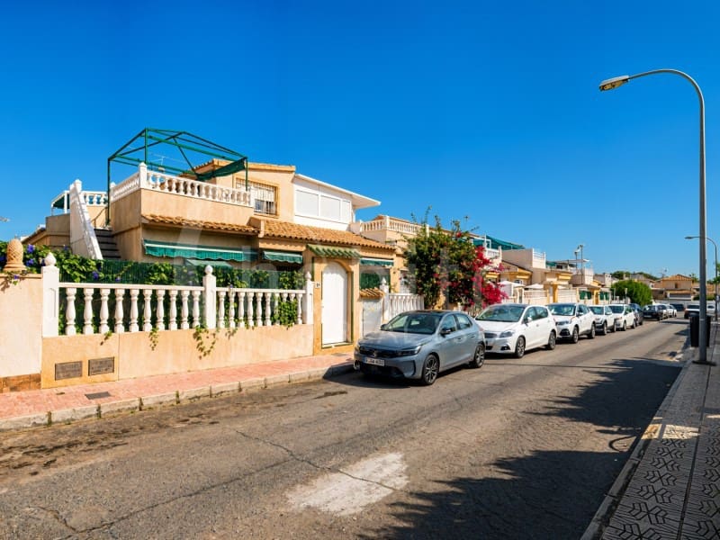 Casa de 3 habitaciones en Torrevieja en venta con piscina - 147.000 € (Ref: 9978478)