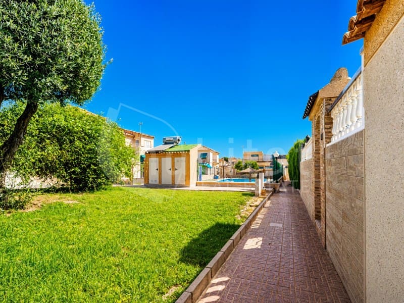 Casa de 3 habitaciones en Torrevieja en venta con piscina - 147.000 € (Ref: 9978478)