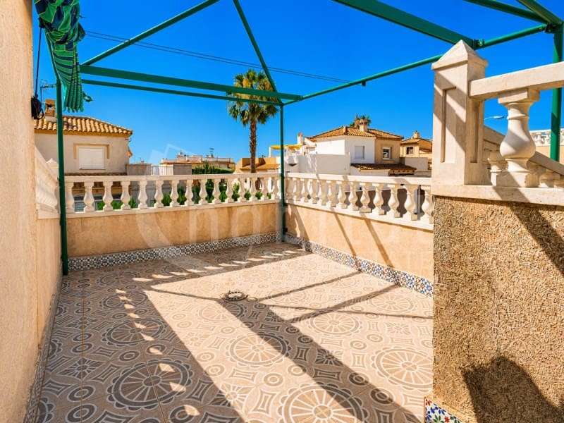 Casa de 3 habitaciones en Torrevieja en venta con piscina - 147.000 € (Ref: 9978478)