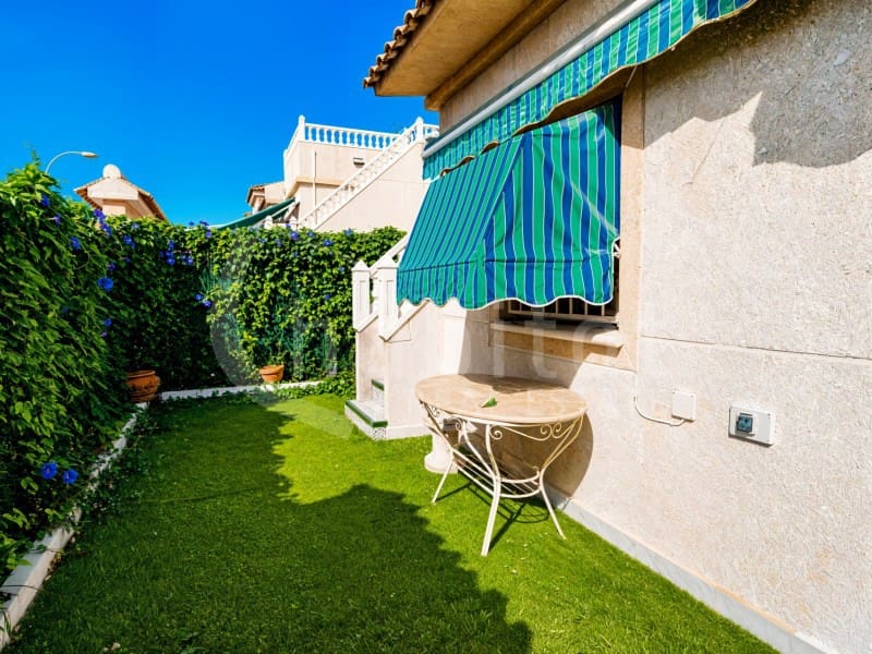 Casa de 3 habitaciones en Torrevieja en venta con piscina - 147.000 € (Ref: 9978478)