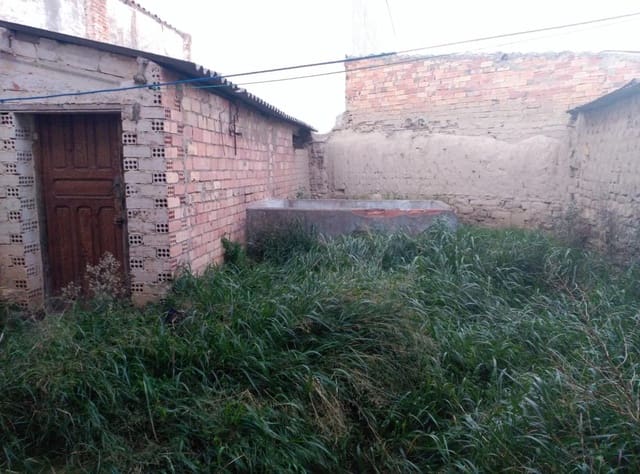 Finca/Casa Rural de 4 habitaciones en Tardienta en venta - 65.000 € (Ref: 9650095)