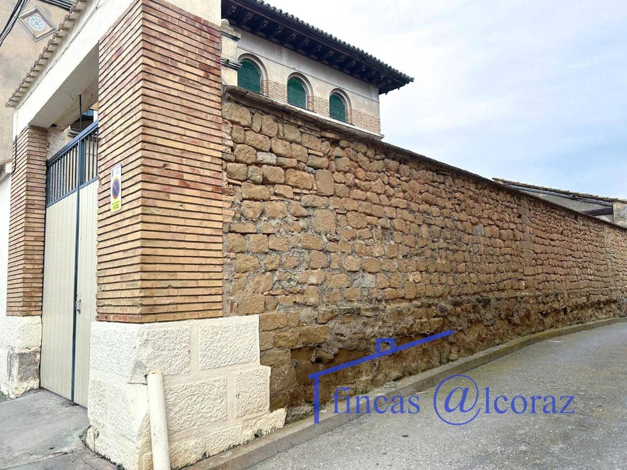3 bedroom Business for sale in Sarinena - € 115,000 (Ref: 9650101)