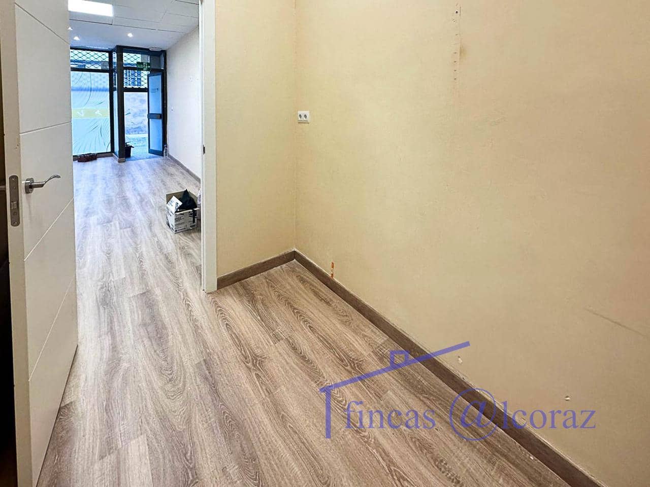 3 soverom Bedrift til leie i Huesca by - € 350 (Ref: 9650103)