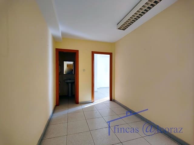 4 quarto Escritório para arrendar em Huesca cidade - 650 € (Ref: 9650121)
