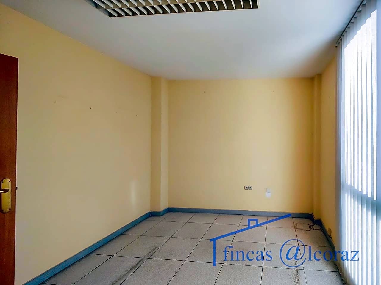 4 quarto Escritório para arrendar em Huesca cidade - 650 € (Ref: 9650121)