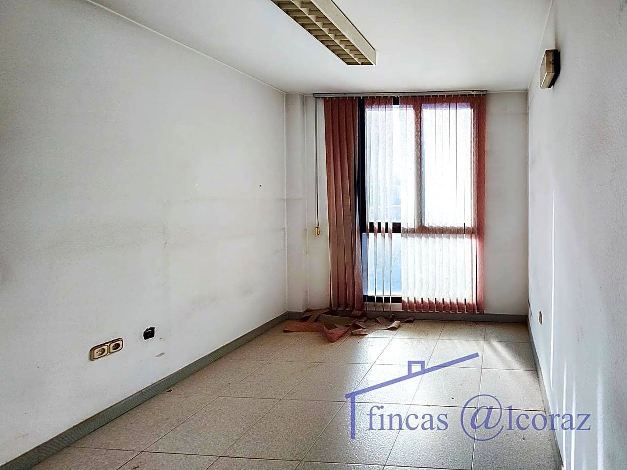 4 quarto Escritório para arrendar em Huesca cidade - 650 € (Ref: 9650121)