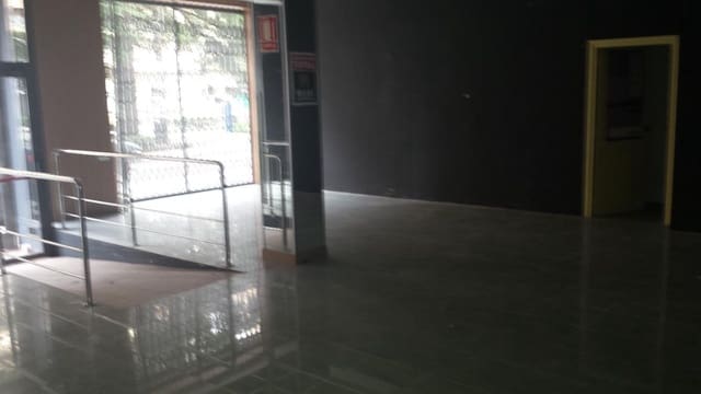 Business for sale in Huesca city - € 350,000 (Ref: 9650123)