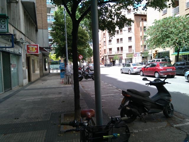 Empresa para arrendar em Huesca cidade - 600 € (Ref: 9650125)