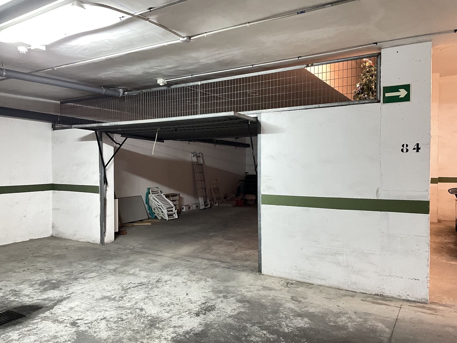 Garage for rent in Torrevieja - € 200 (Ref: 8396254)