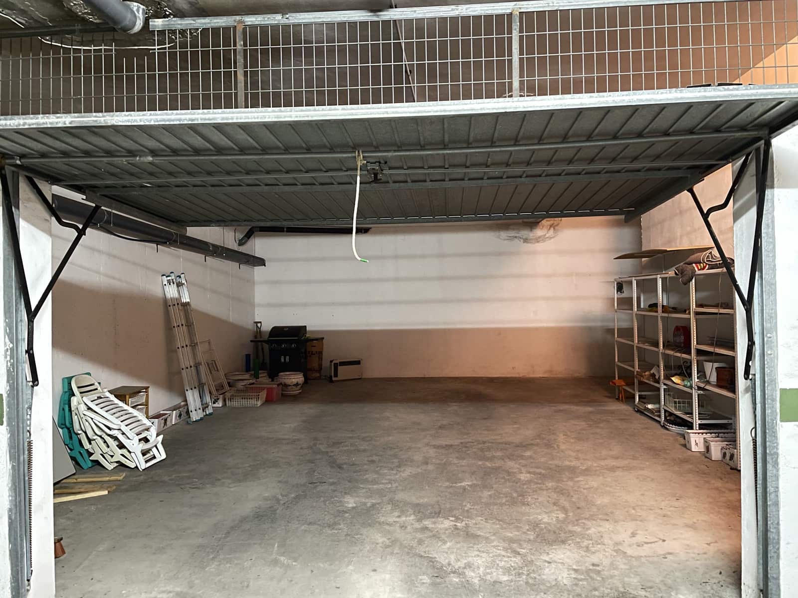 Garage for rent in Torrevieja - € 200 (Ref: 8396254)