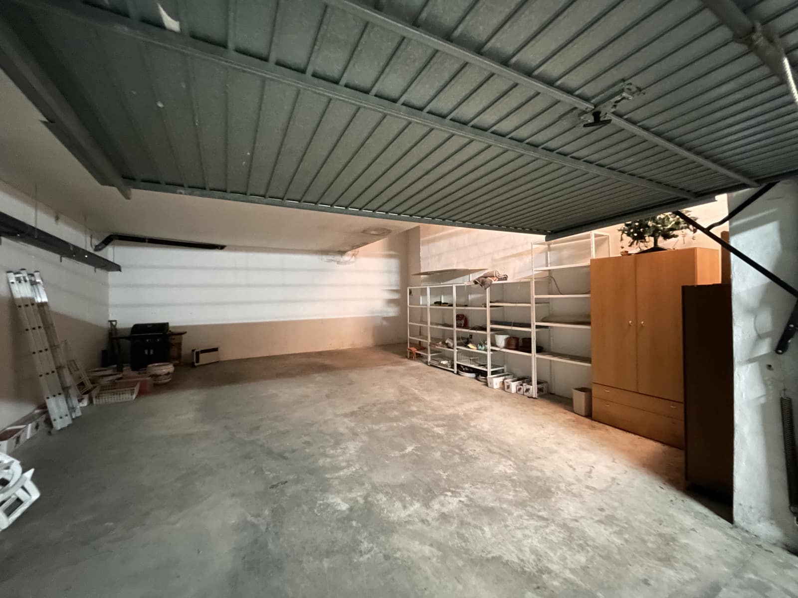 Garage for rent in Torrevieja - € 200 (Ref: 8396254)