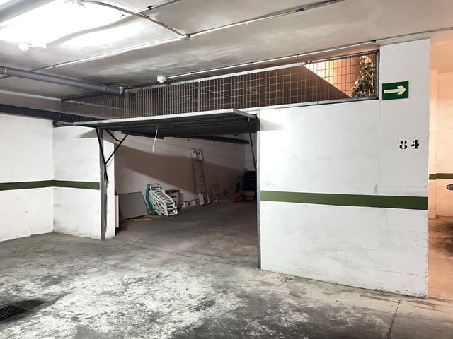 Garage for rent in Cañada del Molino, Torrevieja - € 200 (Ref: 8396254)