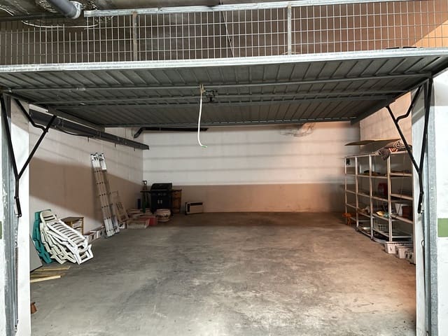 Garage for rent in Cañada del Molino, Torrevieja - € 200 (Ref: 8396254)