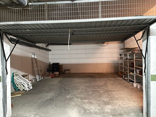 Garage for rent in Cañada del Molino, Torrevieja - € 200 (Ref: 8396254)