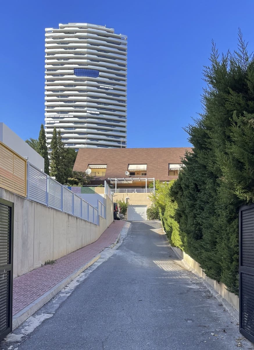 4 bedroom Terraced Villa for sale in Benidorm - € 650,000 (Ref: 8581740)