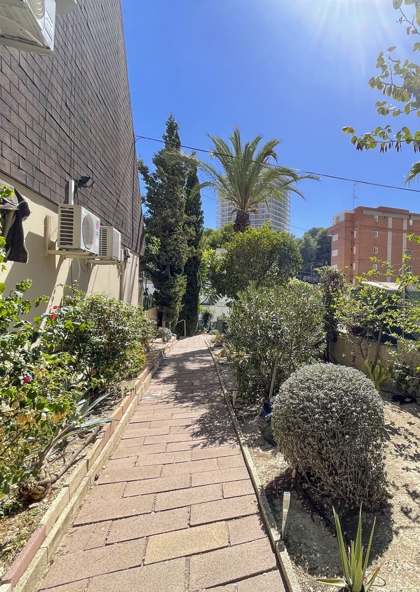 4 bedroom Terraced Villa for sale in Benidorm - € 650,000 (Ref: 8581740)