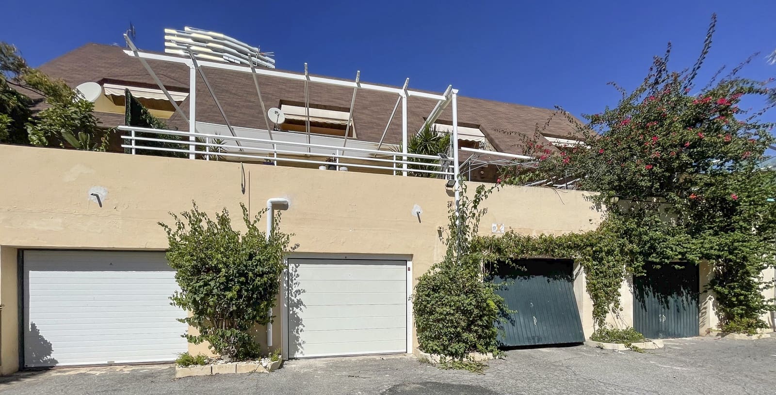 4 bedroom Terraced Villa for sale in Benidorm - € 650,000 (Ref: 8581740)