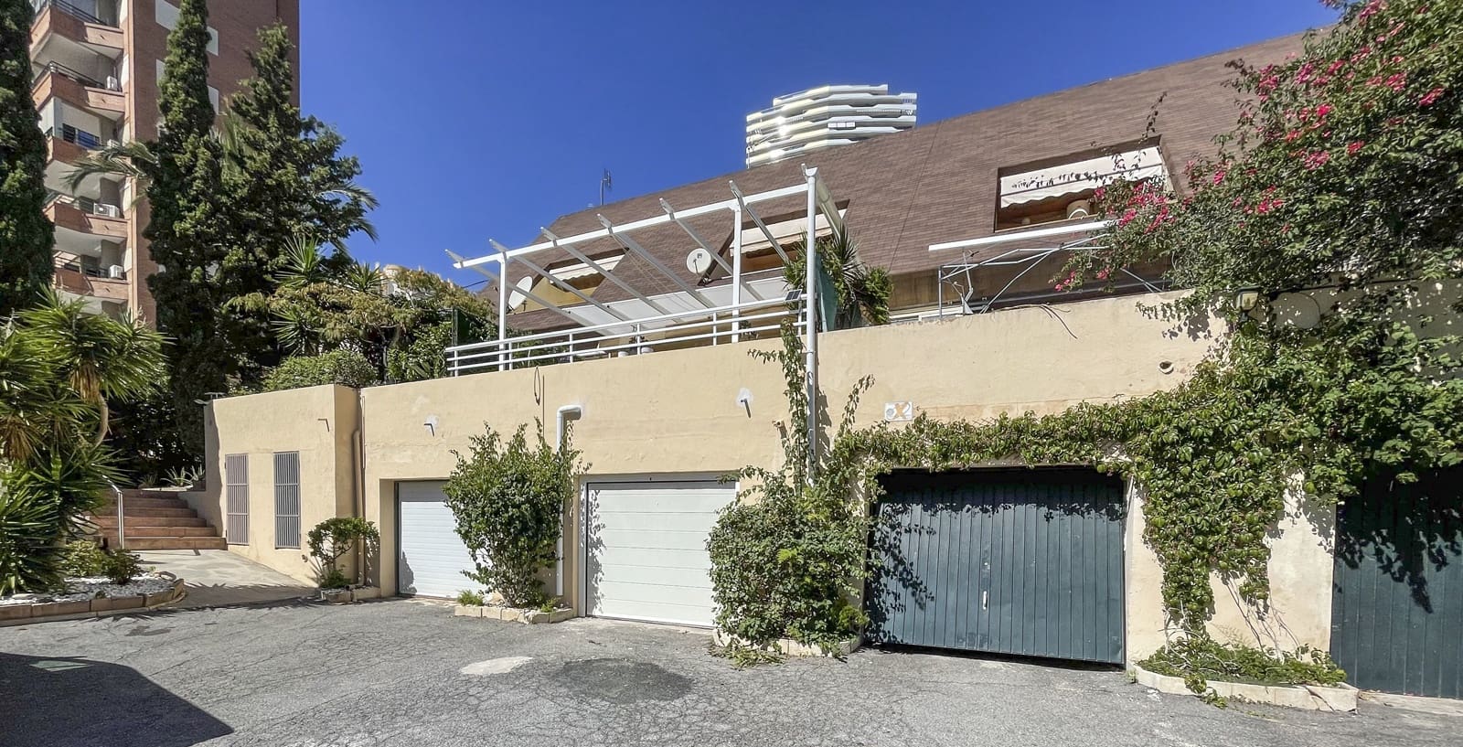 4 bedroom Terraced Villa for sale in Benidorm - € 650,000 (Ref: 8581740)