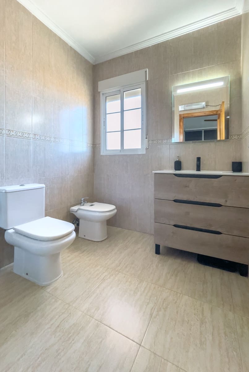 5 slaapkamer Halfvrijstaande villa te koop in Benijofar met garage - € 349.000 (Ref: 9473529)