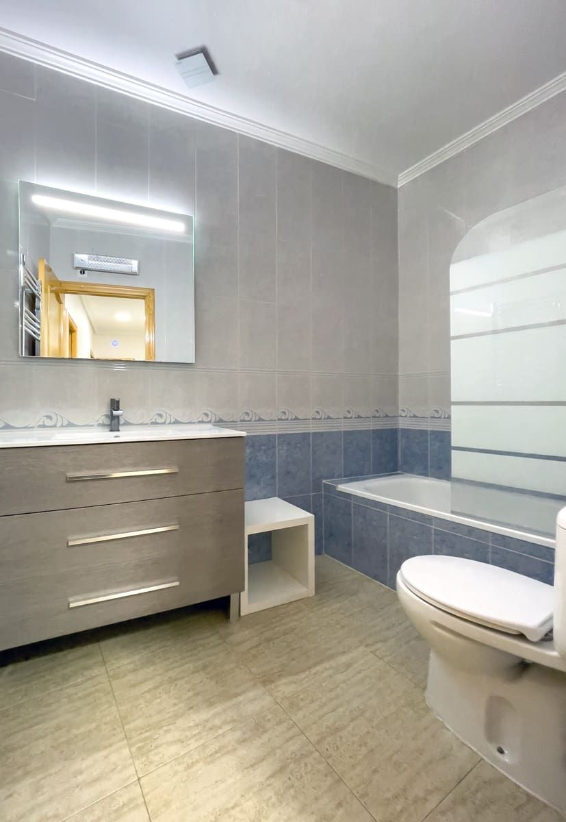 5 slaapkamer Halfvrijstaande villa te koop in Benijofar met garage - € 349.000 (Ref: 9473529)