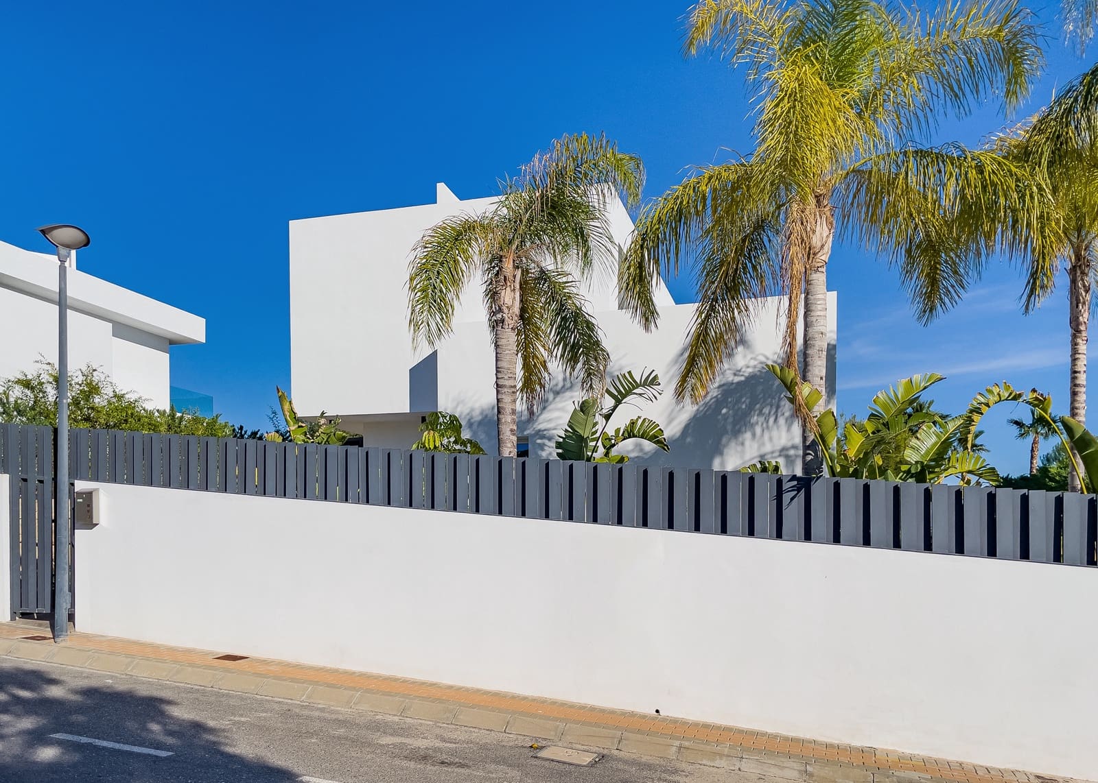 3 bedroom Villa for sale in Finestrat with pool garage - € 940,000 (Ref: 9489949)