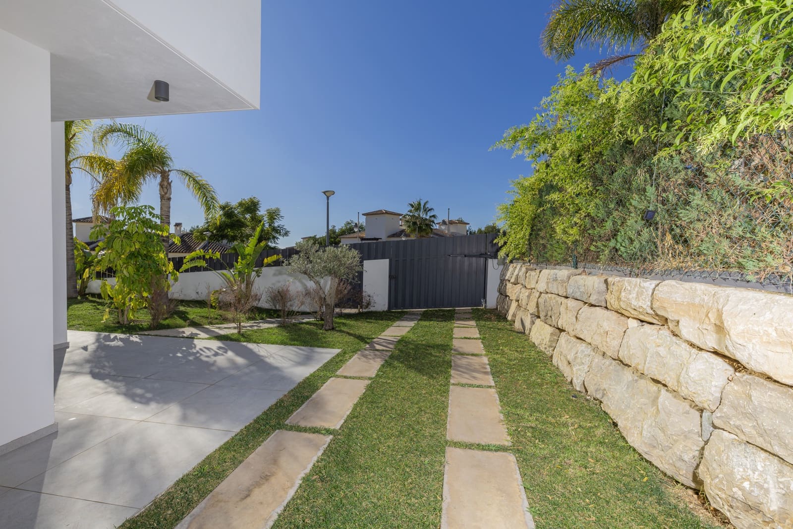 3 bedroom Villa for sale in Finestrat with pool garage - € 940,000 (Ref: 9489949)