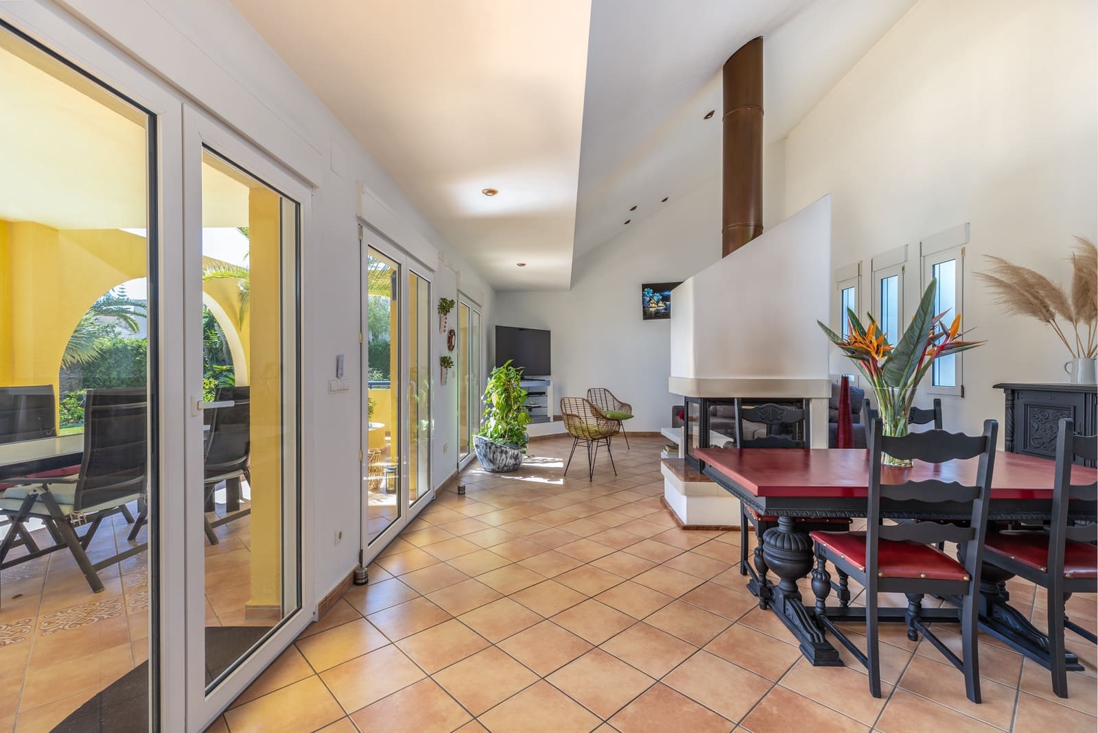 3 bedroom Villa for sale in Els Poblets with pool - € 848,000 (Ref: 9816798)