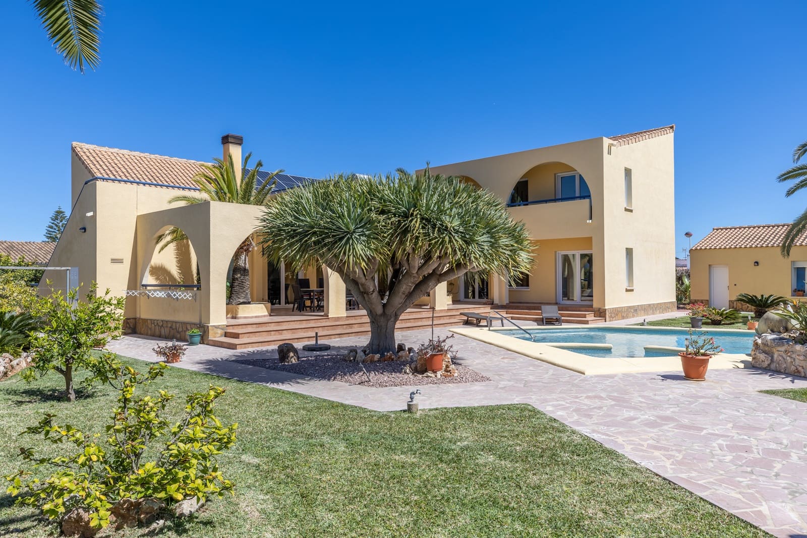 3 bedroom Villa for sale in Els Poblets with pool - € 848,000 (Ref: 9816798)
