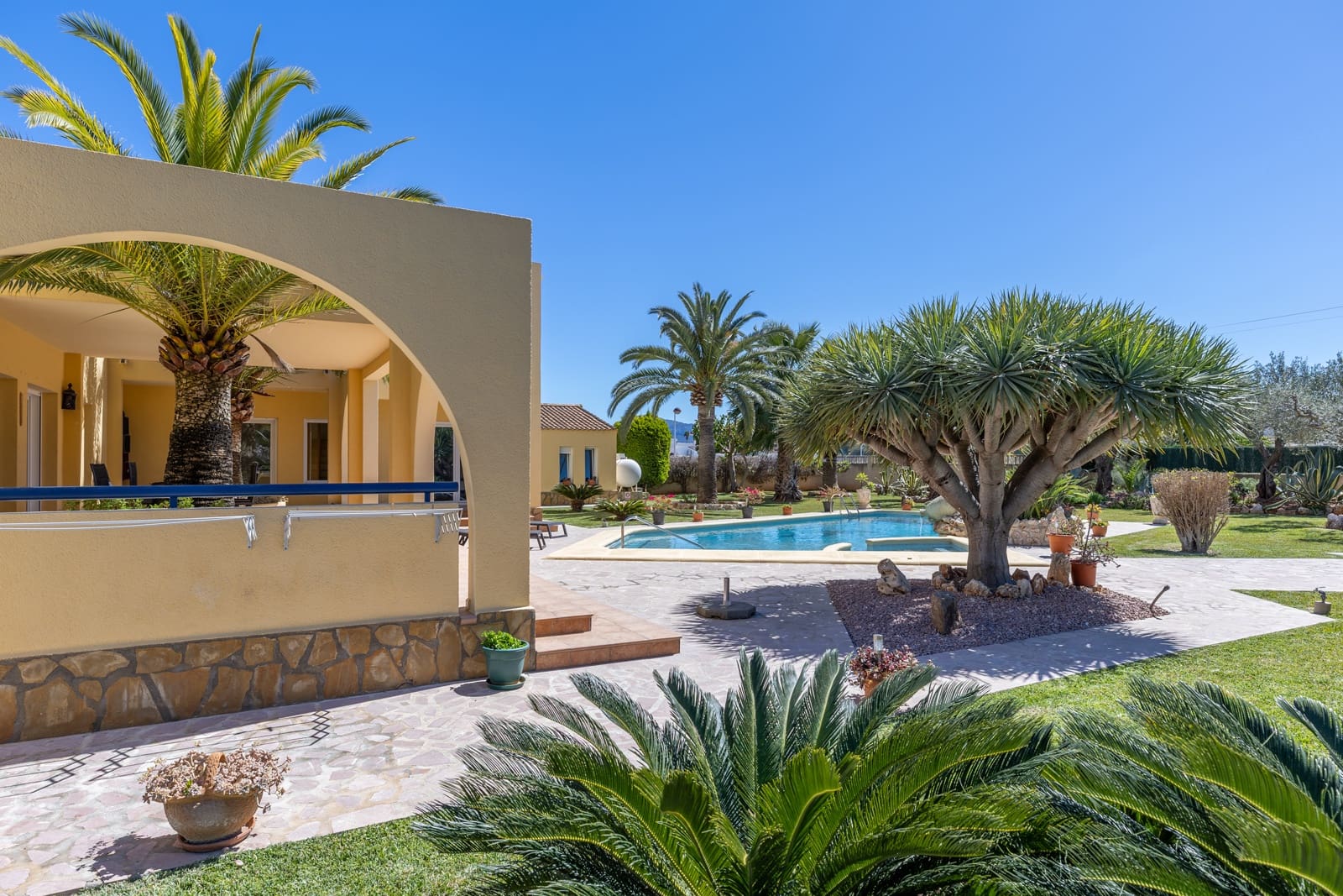 3 bedroom Villa for sale in Els Poblets with pool - € 848,000 (Ref: 9816798)