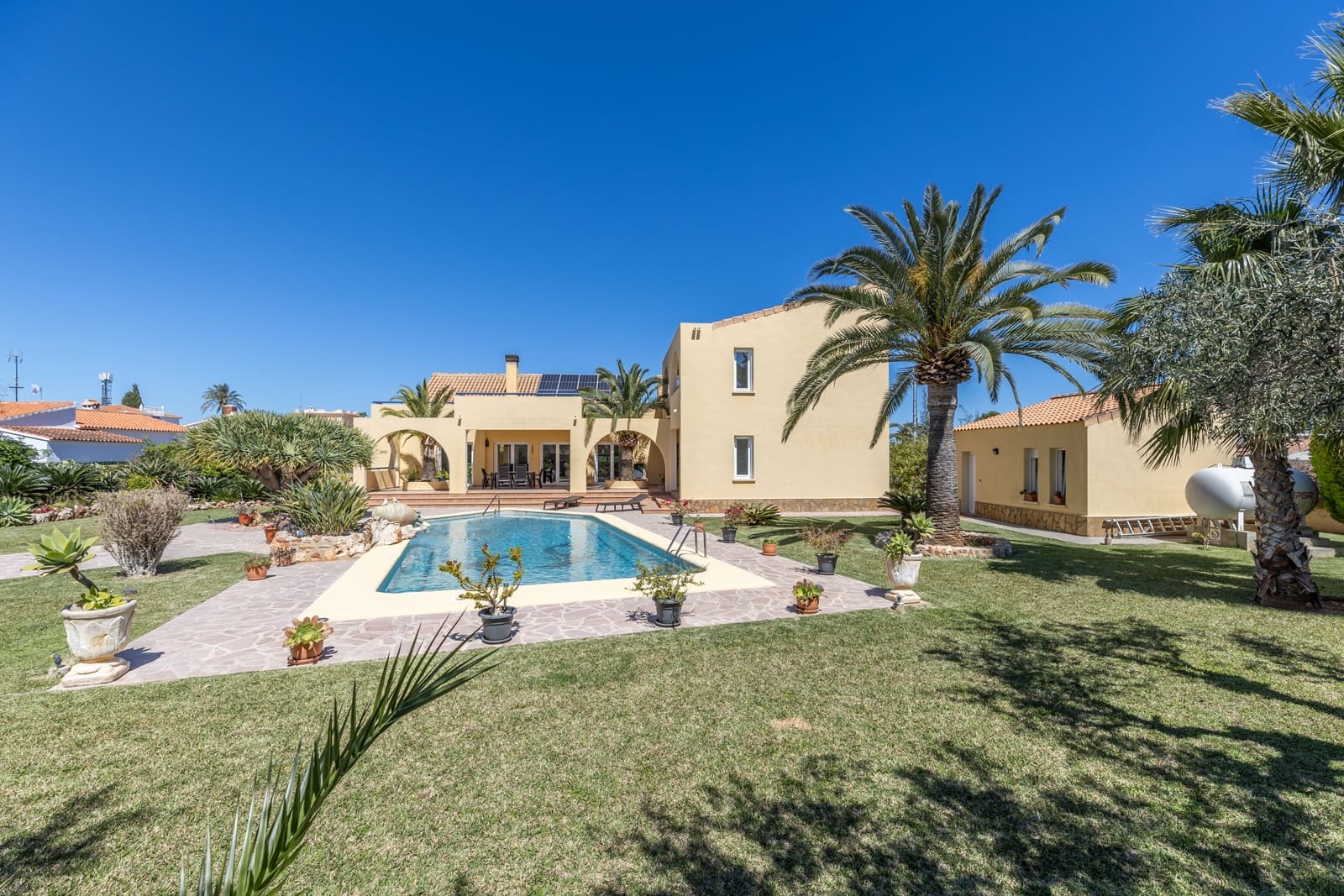 3 bedroom Villa for sale in Els Poblets with pool - € 848,000 (Ref: 9816798)