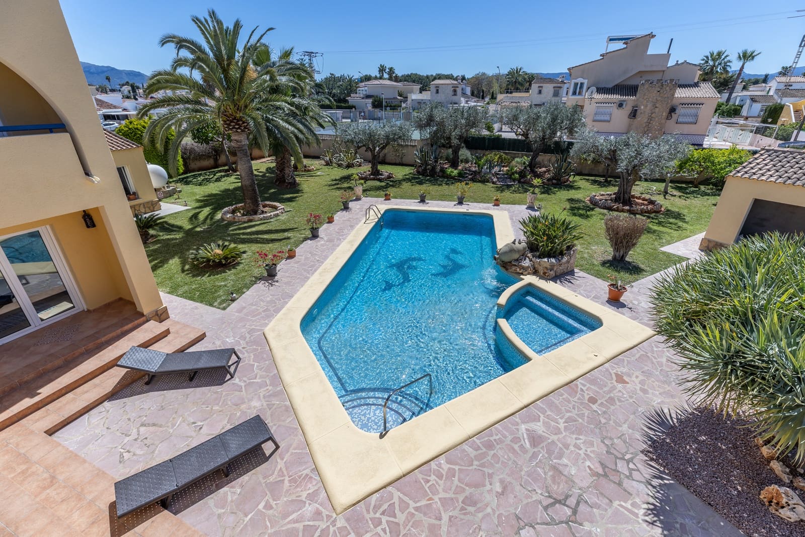 3 bedroom Villa for sale in Els Poblets with pool - € 848,000 (Ref: 9816798)