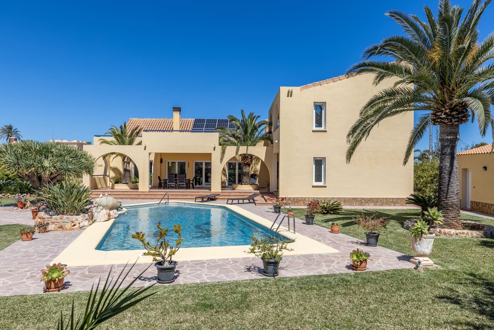 3 bedroom Villa for sale in Els Poblets with pool - € 848,000 (Ref: 9816798)