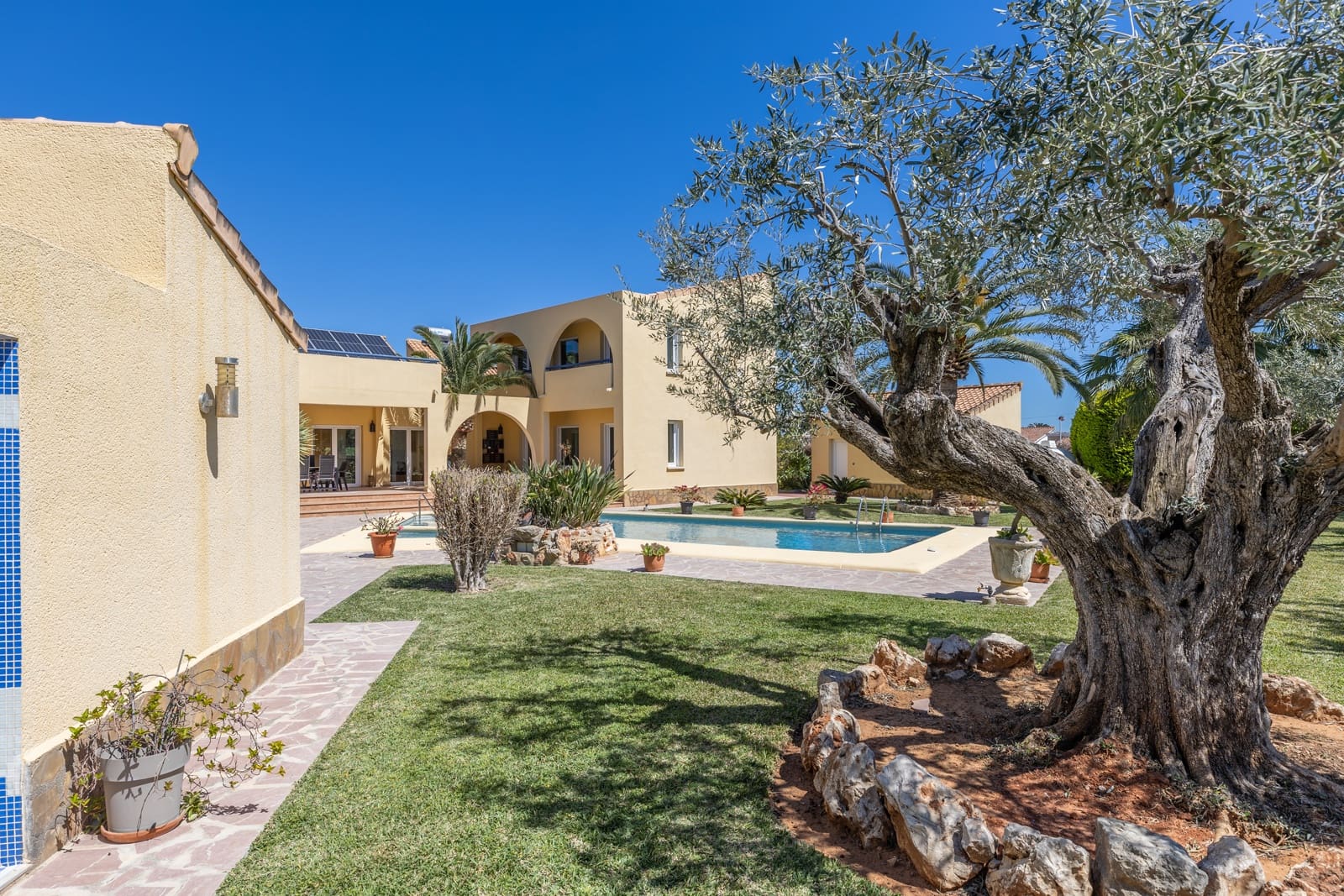 3 bedroom Villa for sale in Els Poblets with pool - € 848,000 (Ref: 9816798)