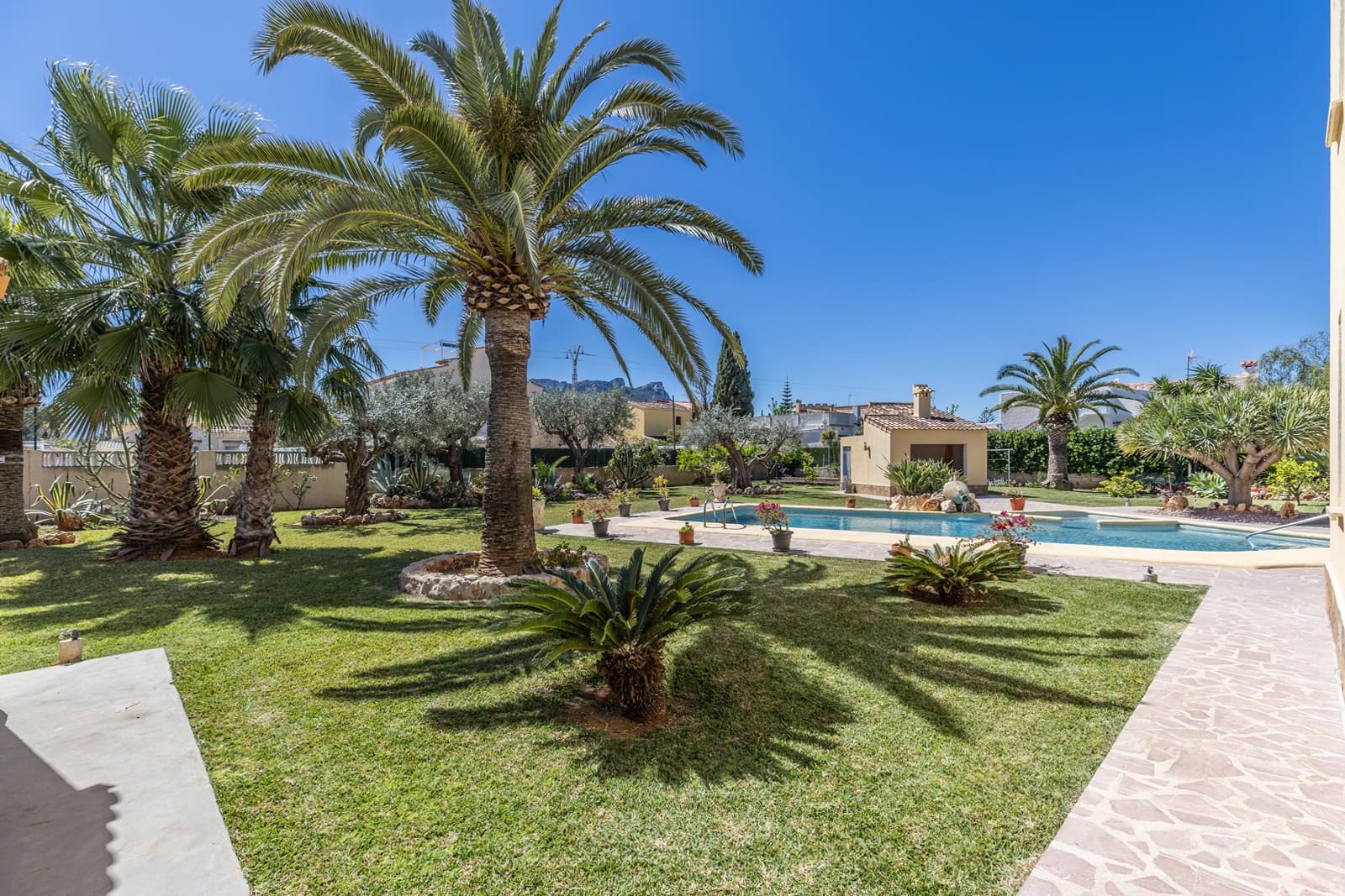 3 bedroom Villa for sale in Els Poblets with pool - € 848,000 (Ref: 9816798)